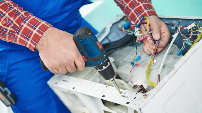 Urla Daikin Daikin çamaşır makinesi kart tamiri – Su almama arızası orijinal parça ile giderildi. - Teknik servis örneği